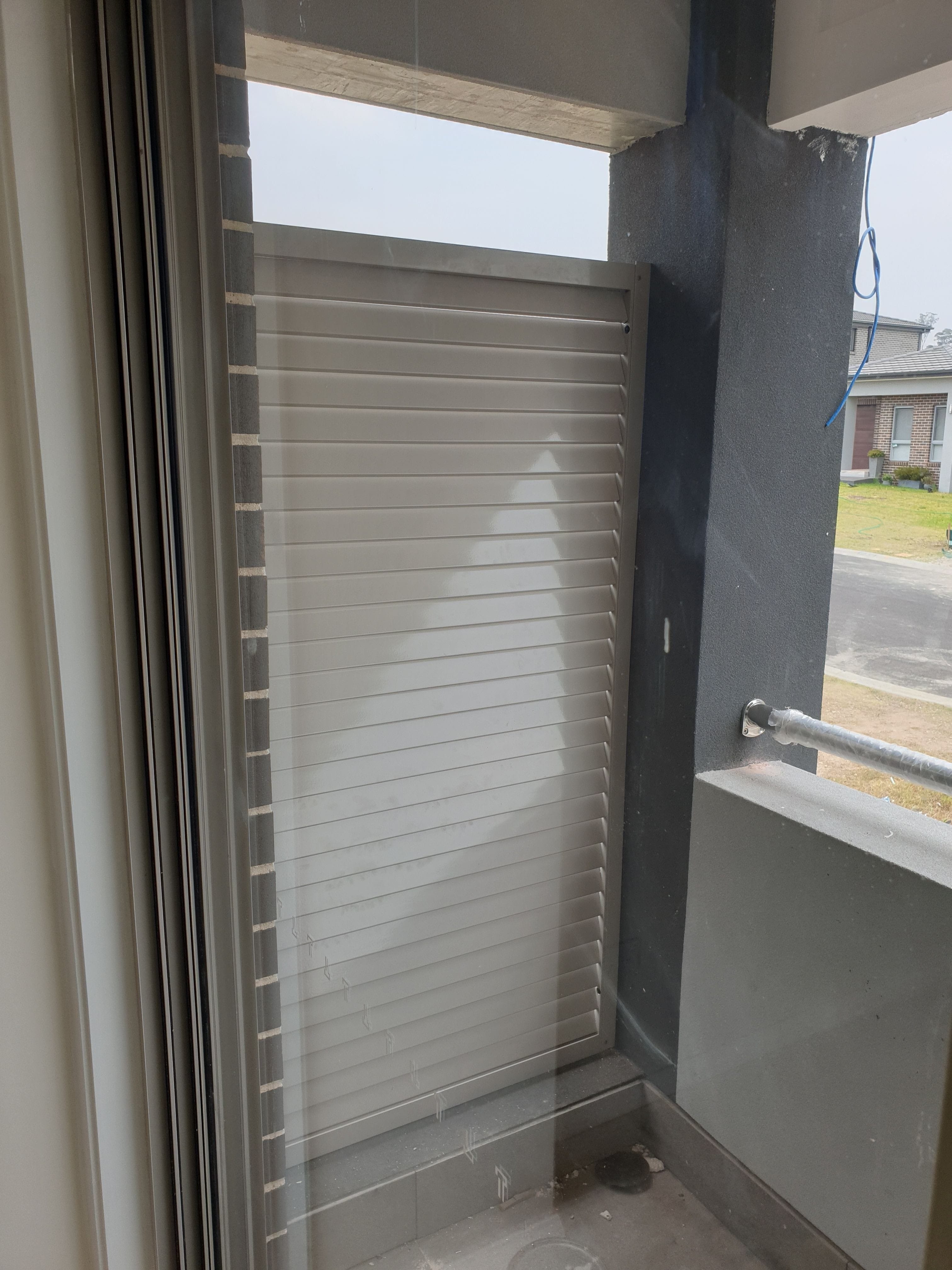 65x16 Aluminium lovure slat privacy screens. Dune